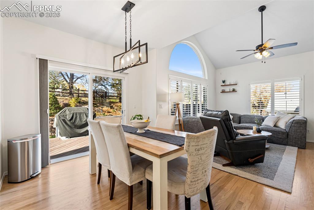 Image 11 of 46: Dining Area