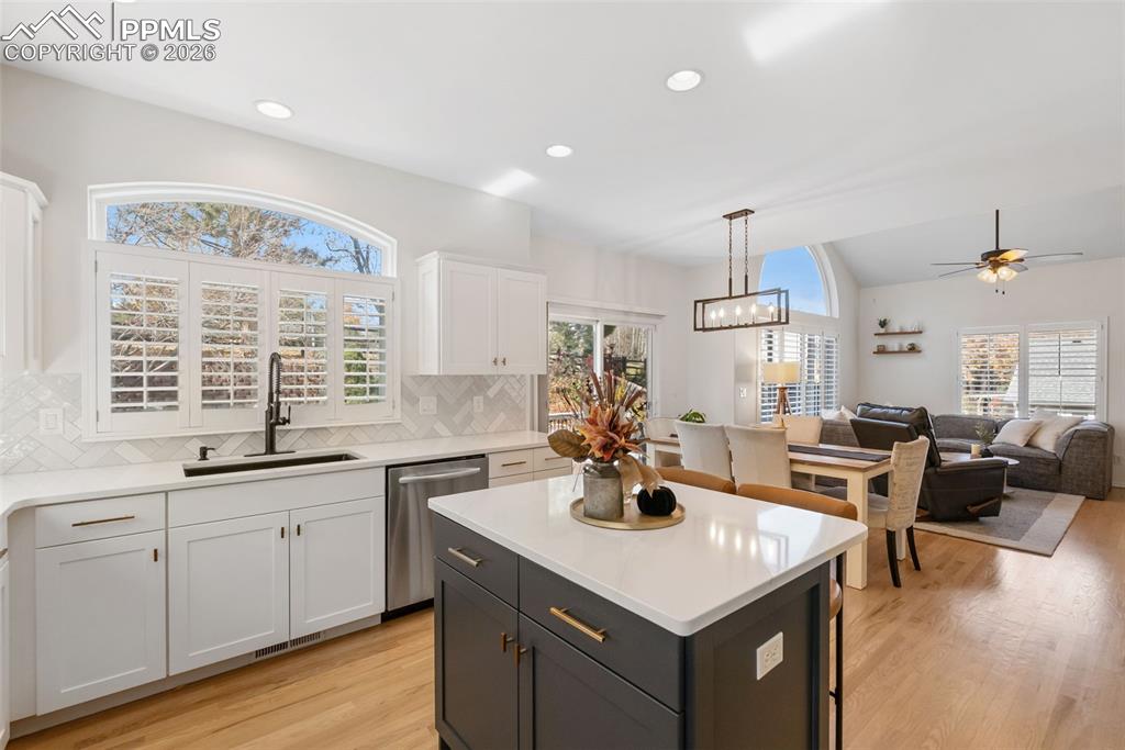 Image 16 of 46: Kitchen