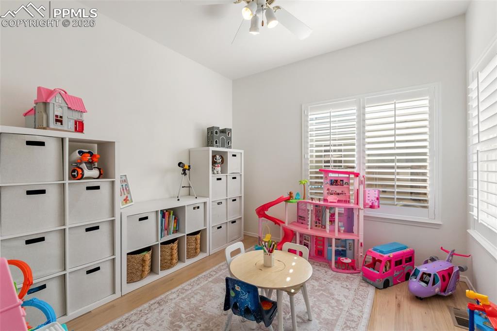 Image 19 of 46: Main-level Bedroom