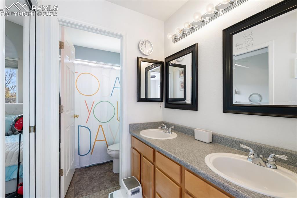 Image 30 of 46: Bathroom