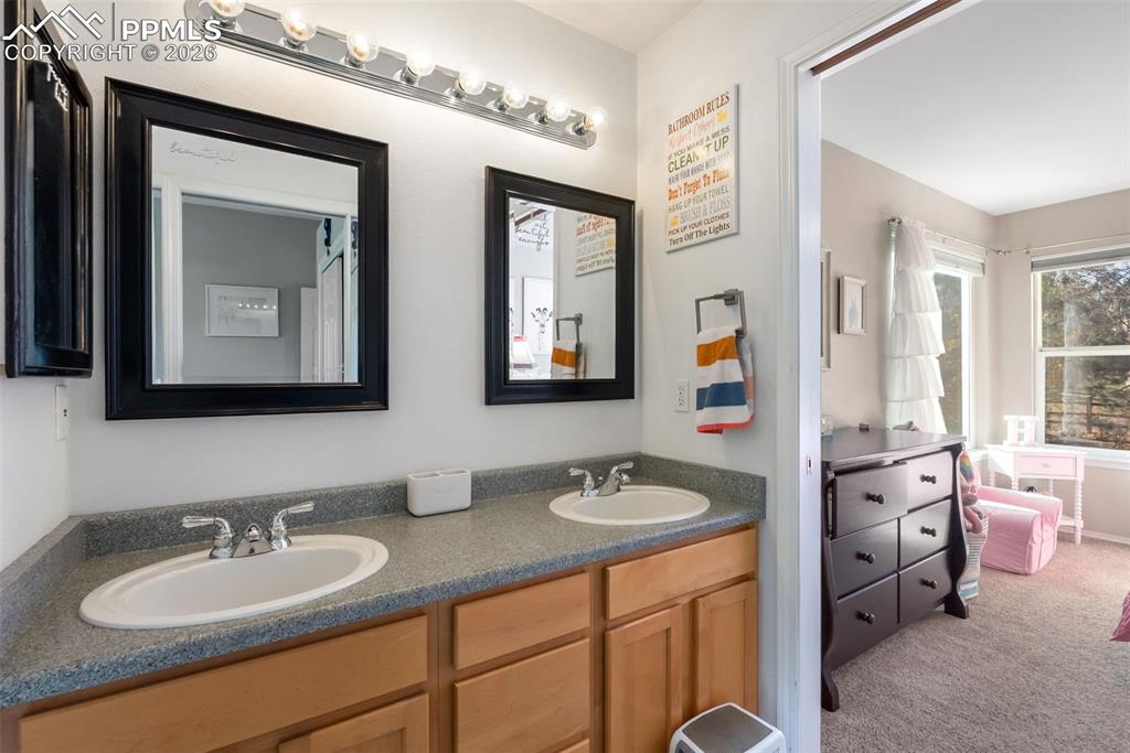 Image 31 of 46: Bathroom