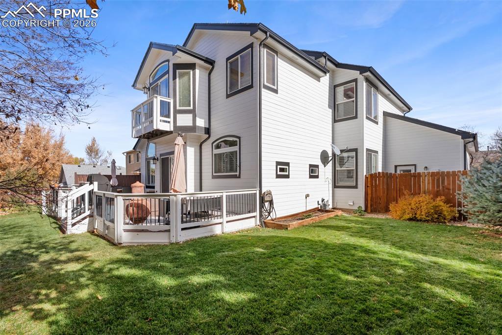 Image 43 of 46: Yard