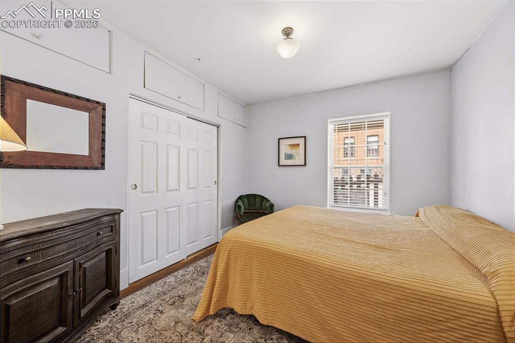 Image 13 of 25: Bedroom