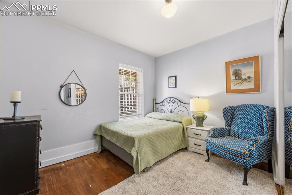 Image 14 of 25: Bedroom