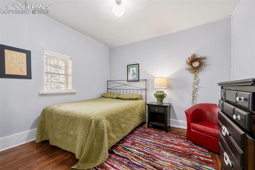 Image 15 of 25: Bedroom