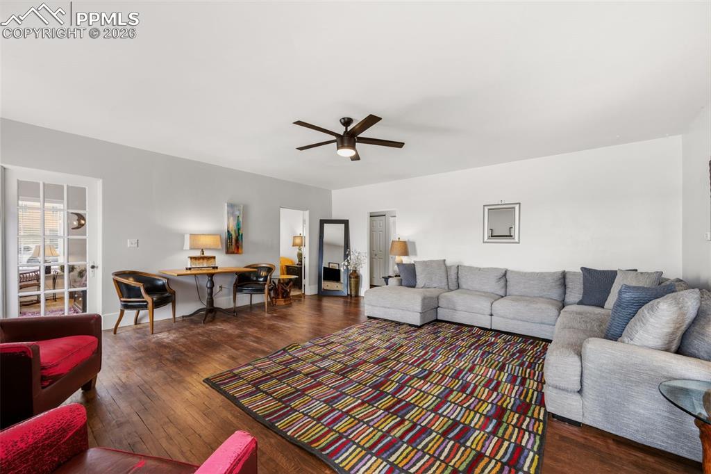 Image 6 of 25: Living Room