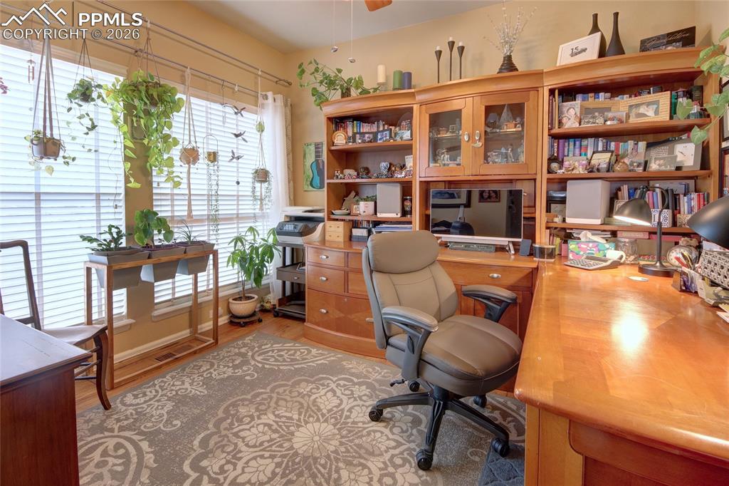 Image 25 of 50: Office desk could stay