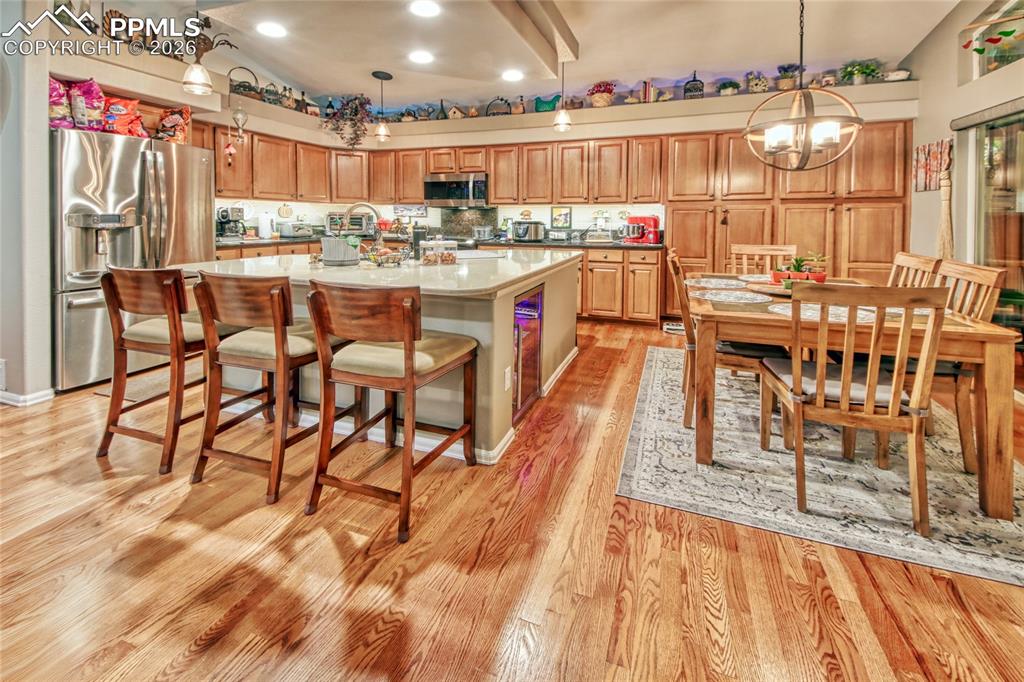 Image 46 of 50: Kitchen pops with special lighting in the evening
