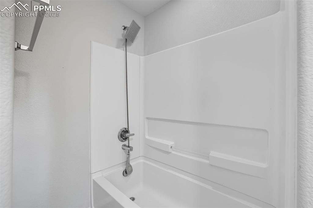 Image 27 of 47: Featuring shower/washtub combination