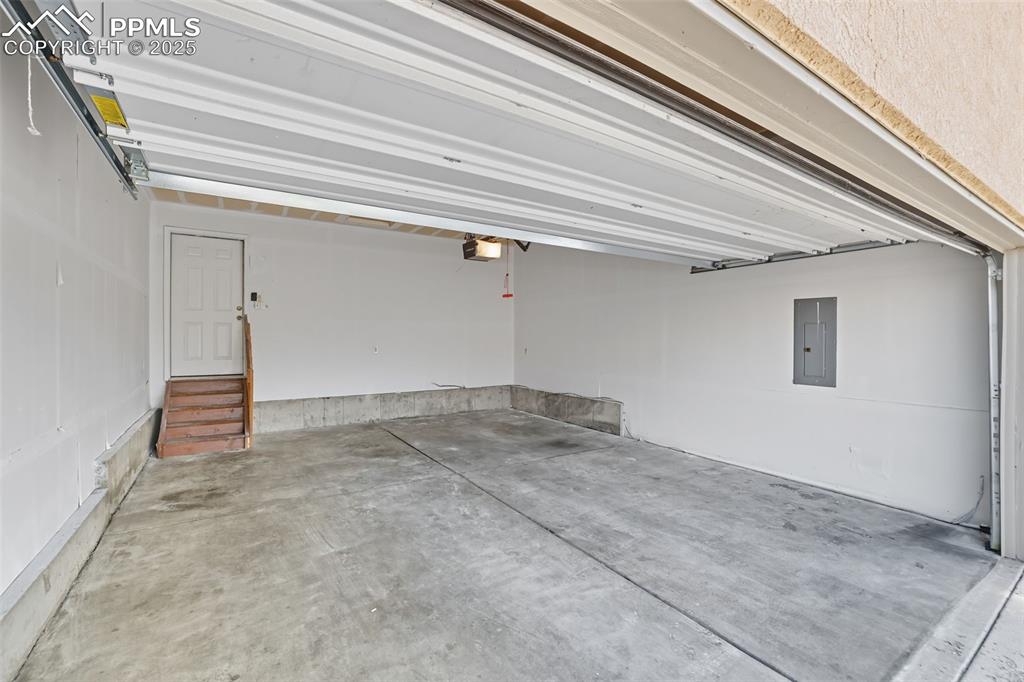 Image 47 of 47: 2 car garage