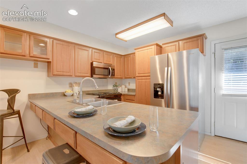 Image 14 of 50: Kitchen