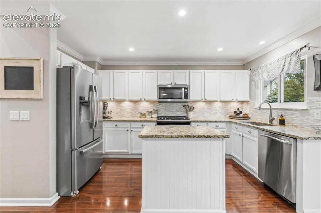 Image 10 of 34: Kitchen
