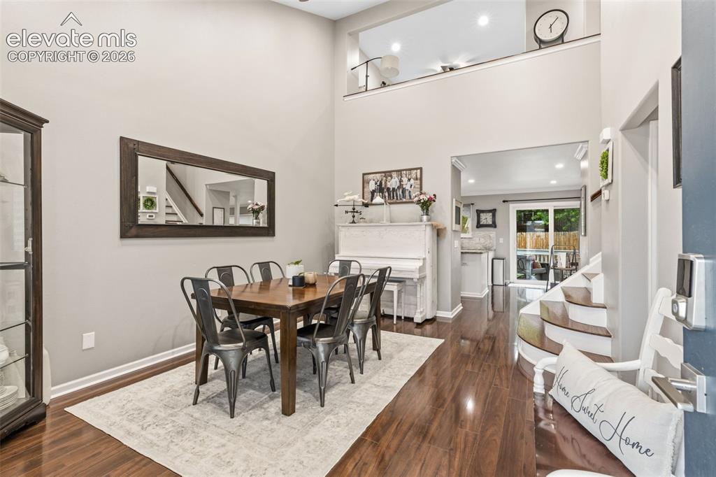 Image 3 of 34: Dining Area