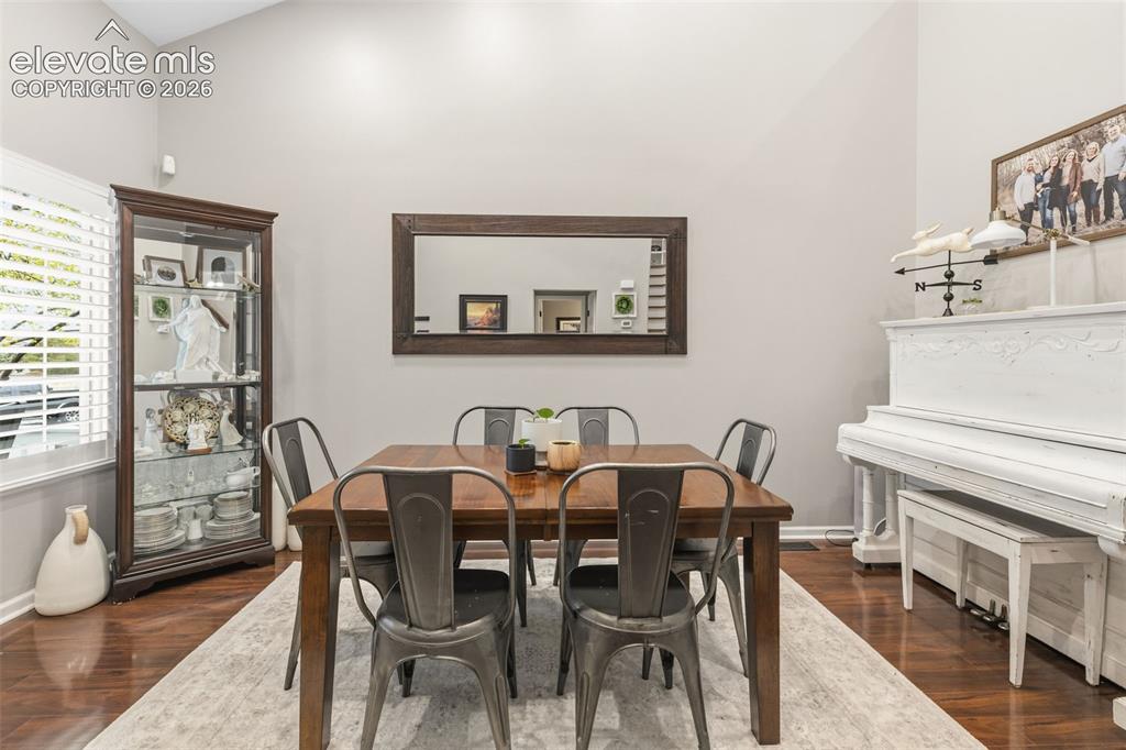Image 4 of 34: Dining Area
