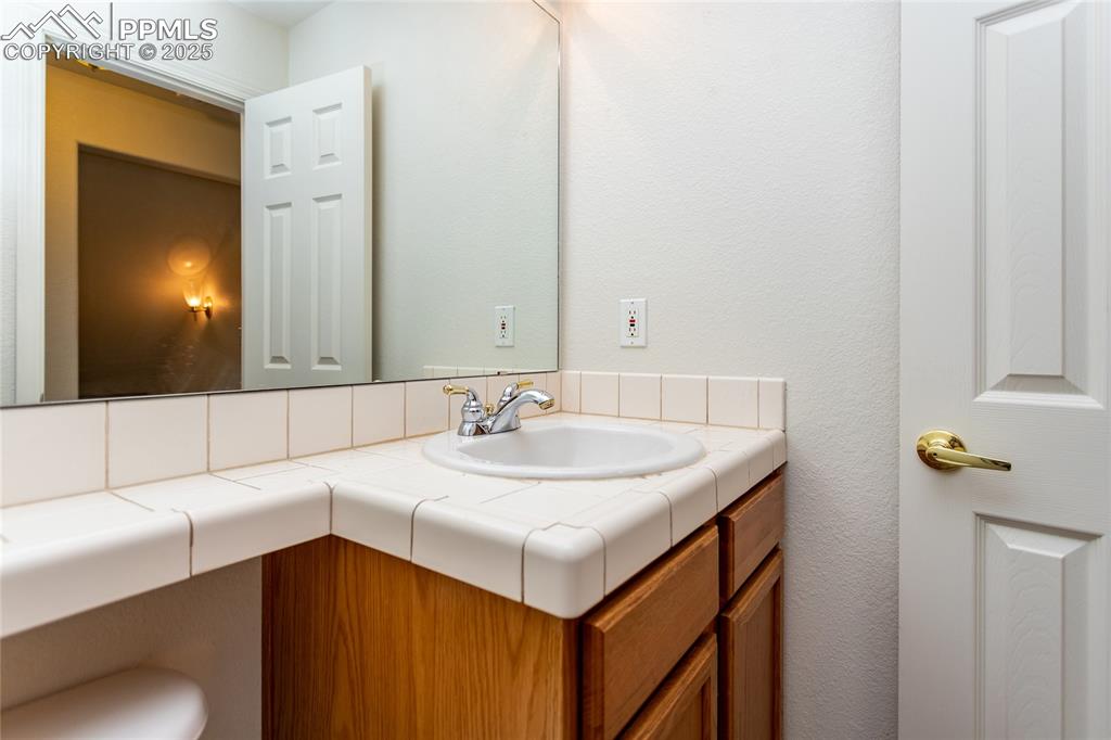 Image 22 of 38: Bathroom