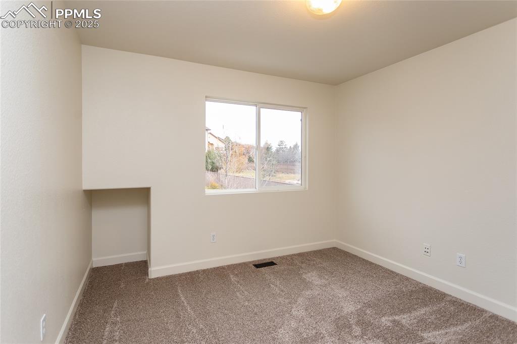 Image 27 of 38: Upper bedroom 2