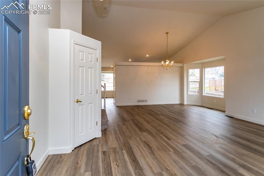 Image 3 of 38: Fresh interior paint