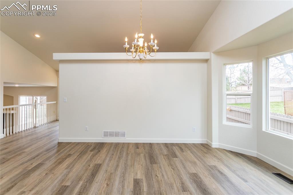 Image 7 of 38: Dining Area