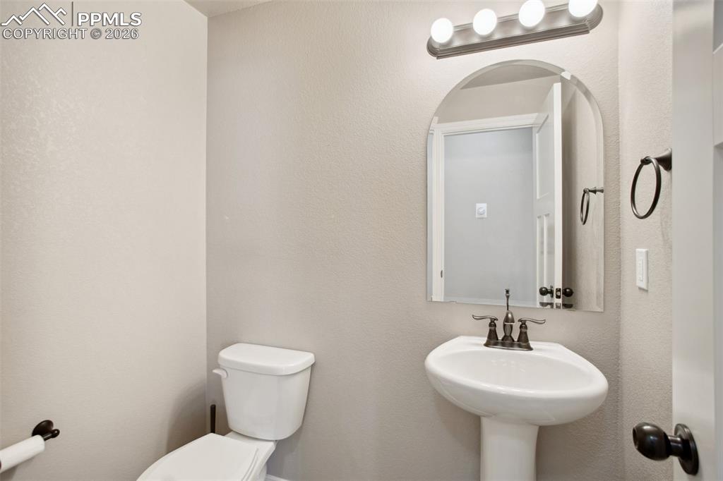 Image 10 of 24: Bathroom