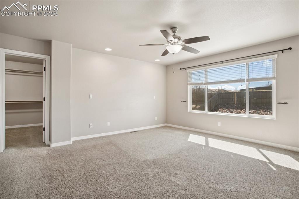 Image 11 of 24: Bedroom