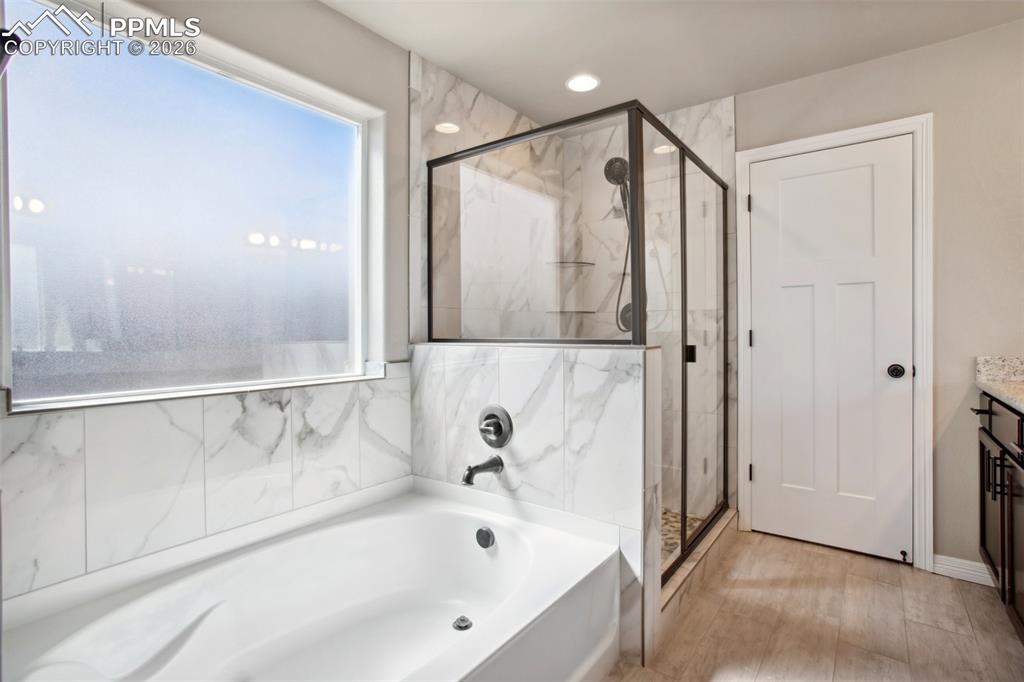Image 16 of 24: Bathroom