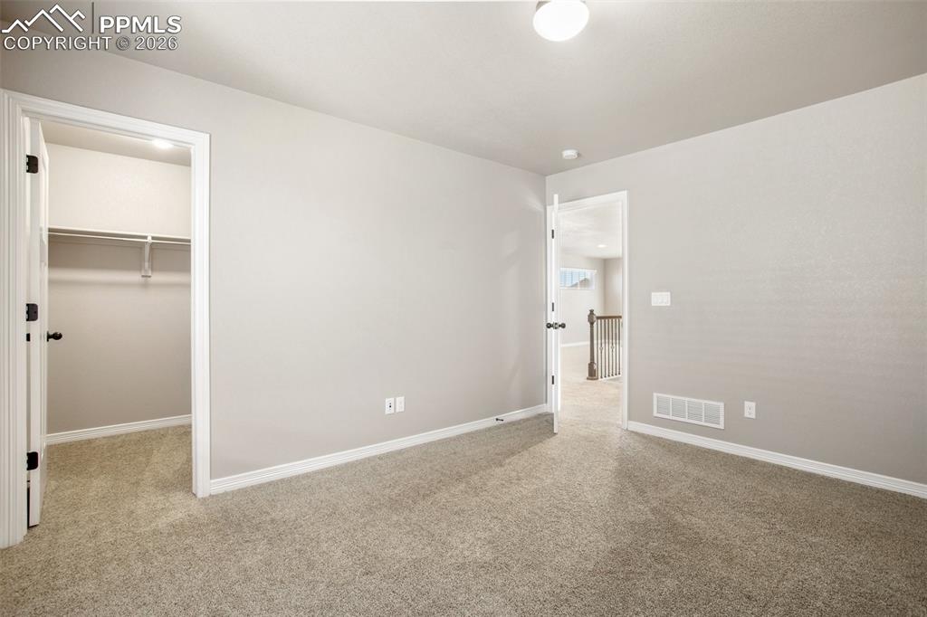 Image 18 of 24: Bedroom