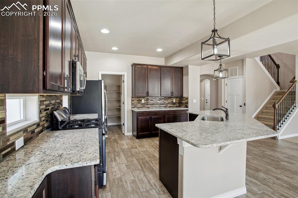 Image 9 of 24: Kitchen
