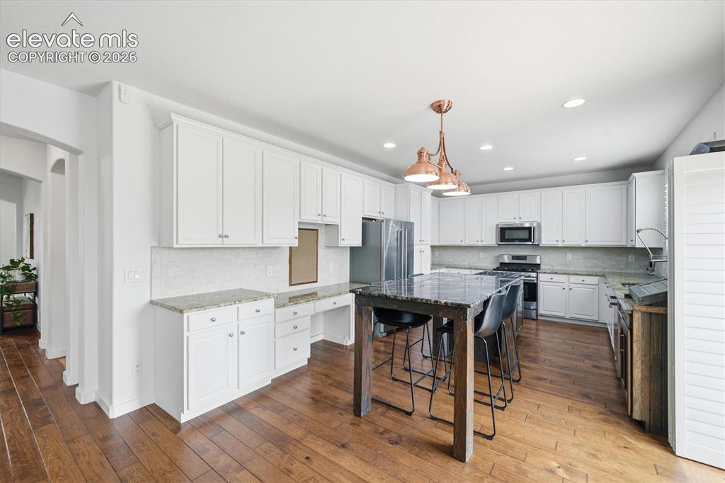 Image 11 of 50: Kitchen
