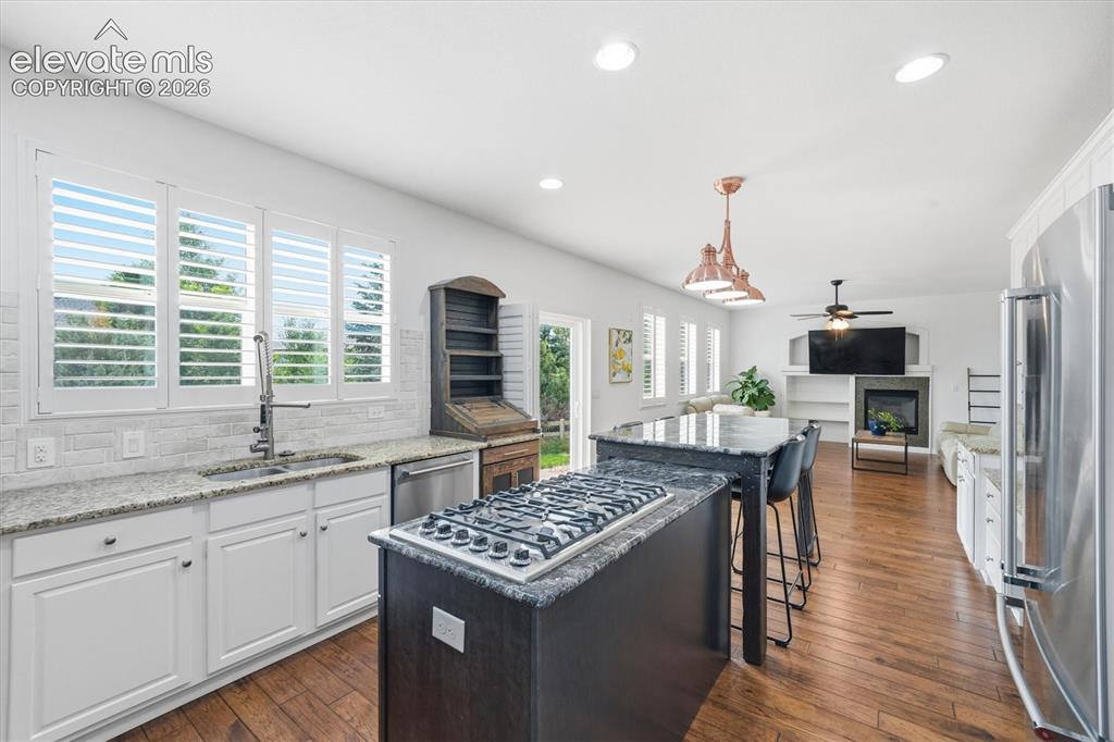 Image 12 of 50: Kitchen