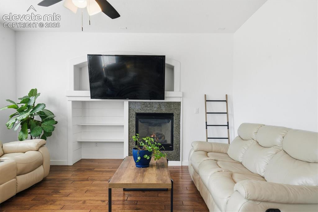 Image 15 of 50: Living Room