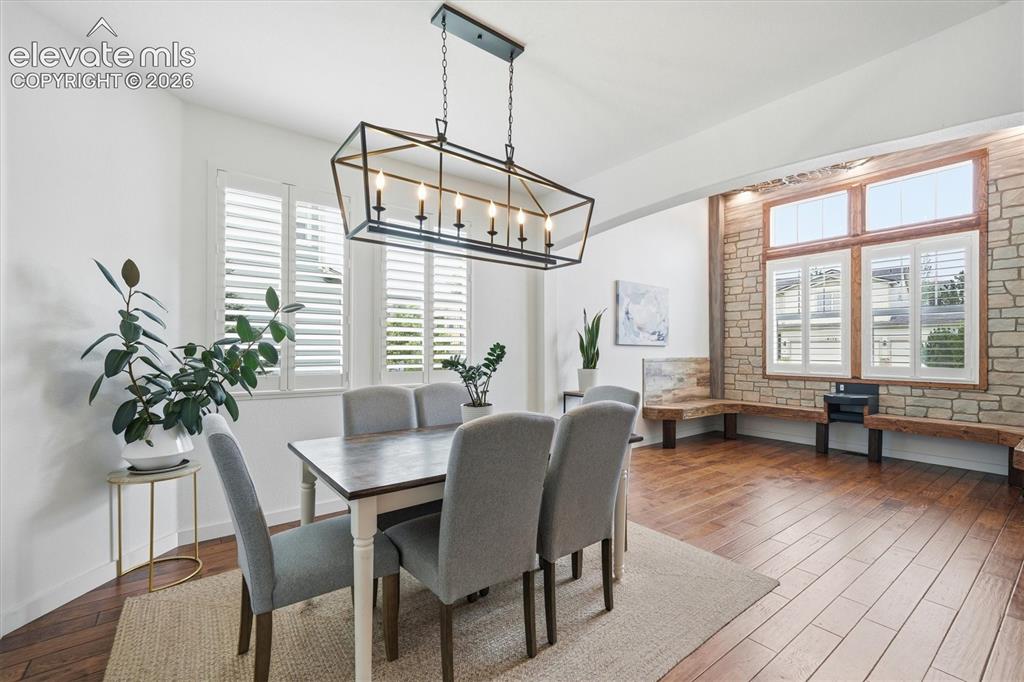 Image 8 of 50: Dining Area