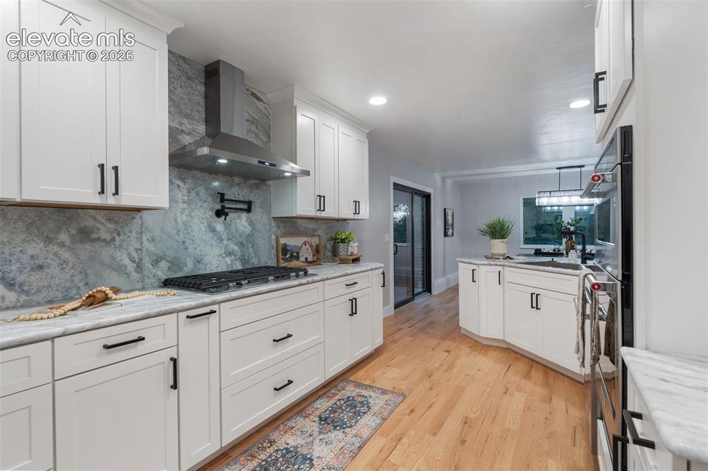 Image 12 of 44: Kitchen