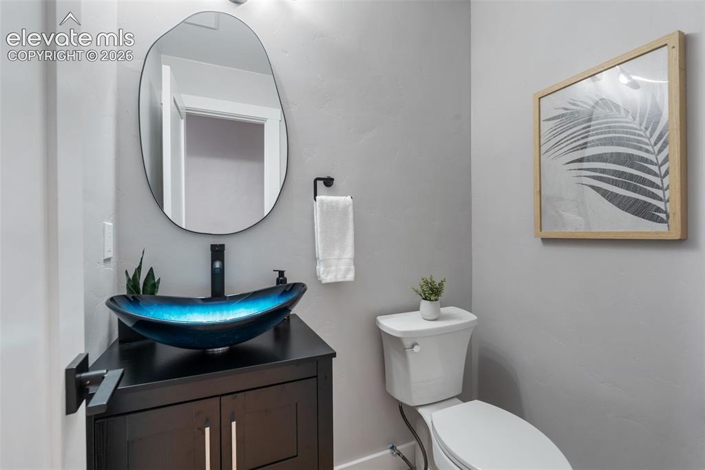 Image 14 of 44: Bathroom