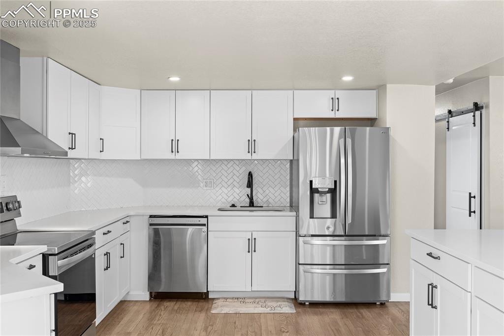 Image 11 of 50: Kitchen