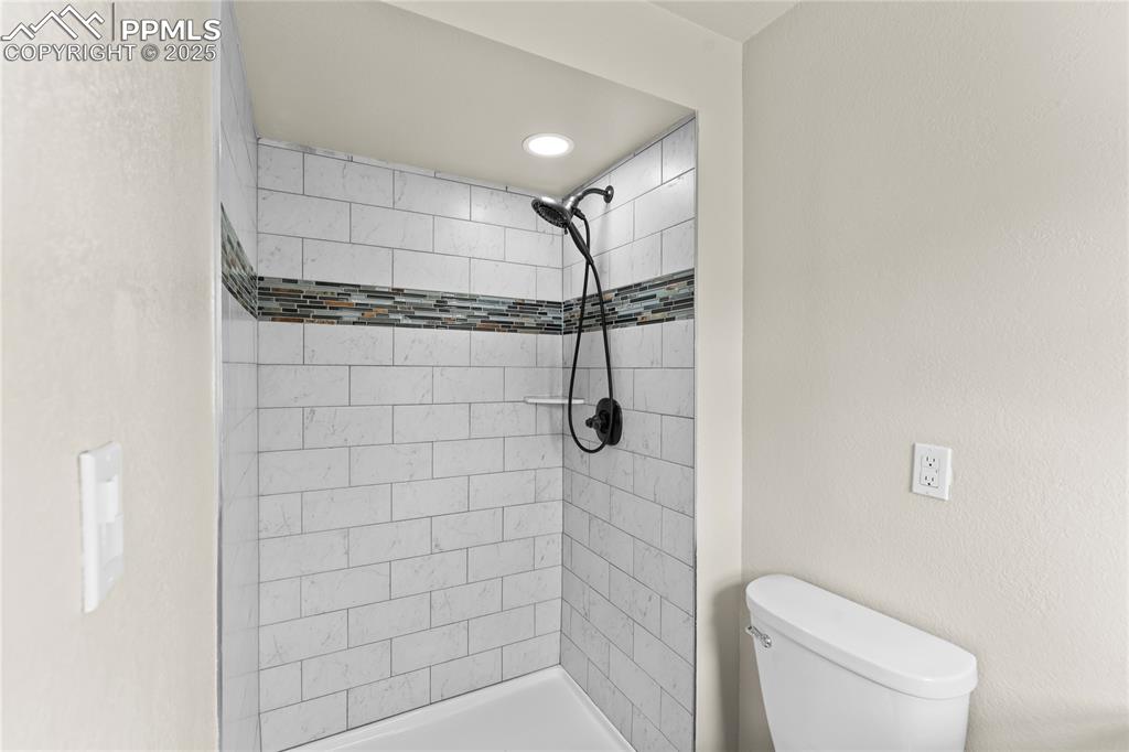 Image 20 of 50: Master Bathroom