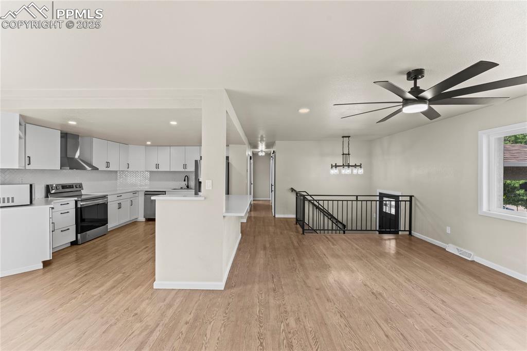 Image 8 of 50: Kitchen