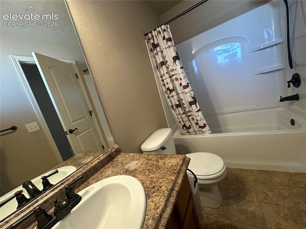 Image 14 of 40: Main Level Full Bath