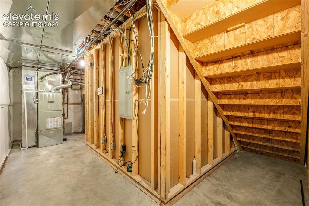 Image 26 of 40: Storage & Mechanicals