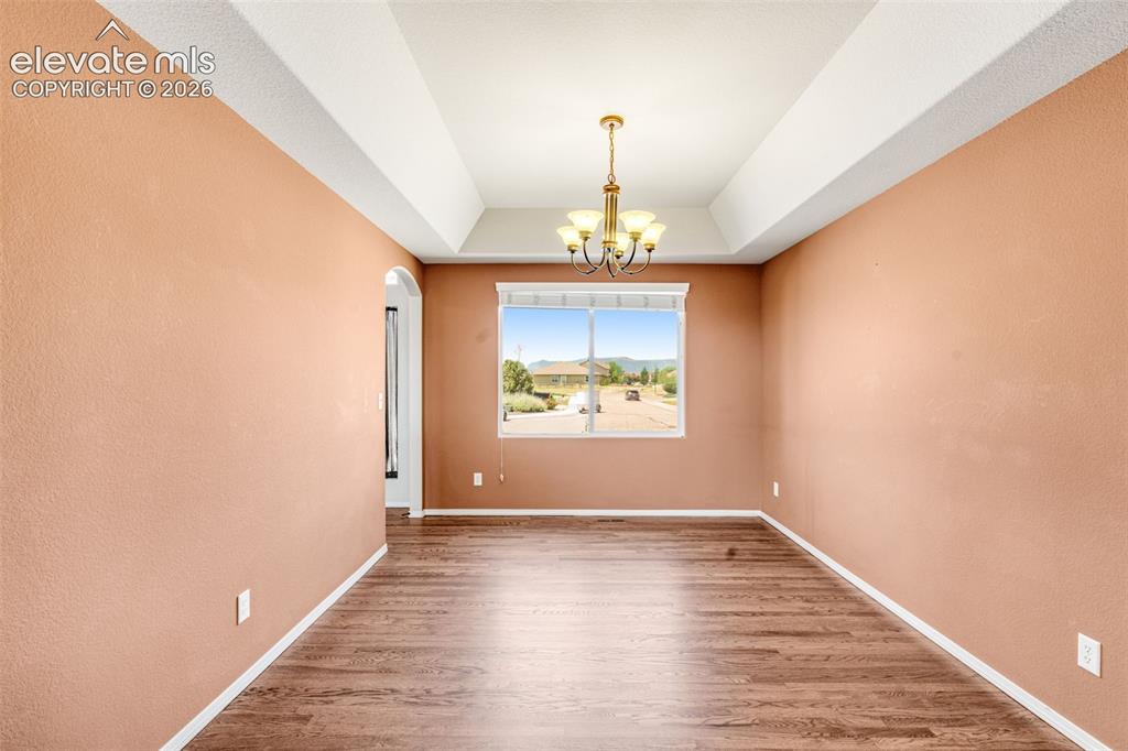 Image 6 of 40: Dining Room