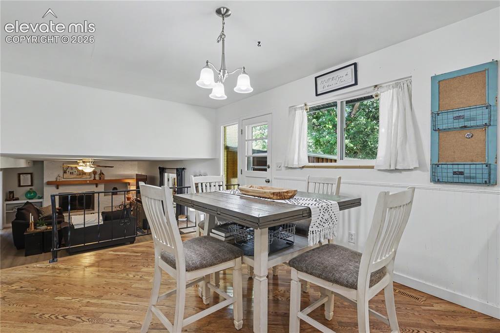 Image 11 of 40: Dining Area