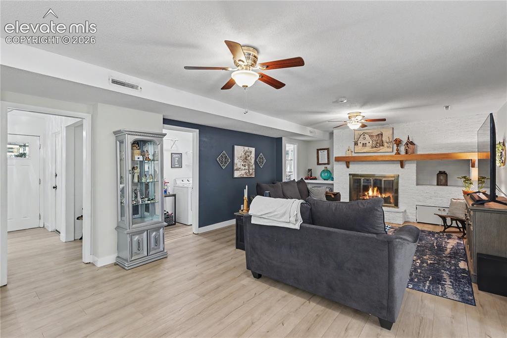 Image 15 of 40: Family Room