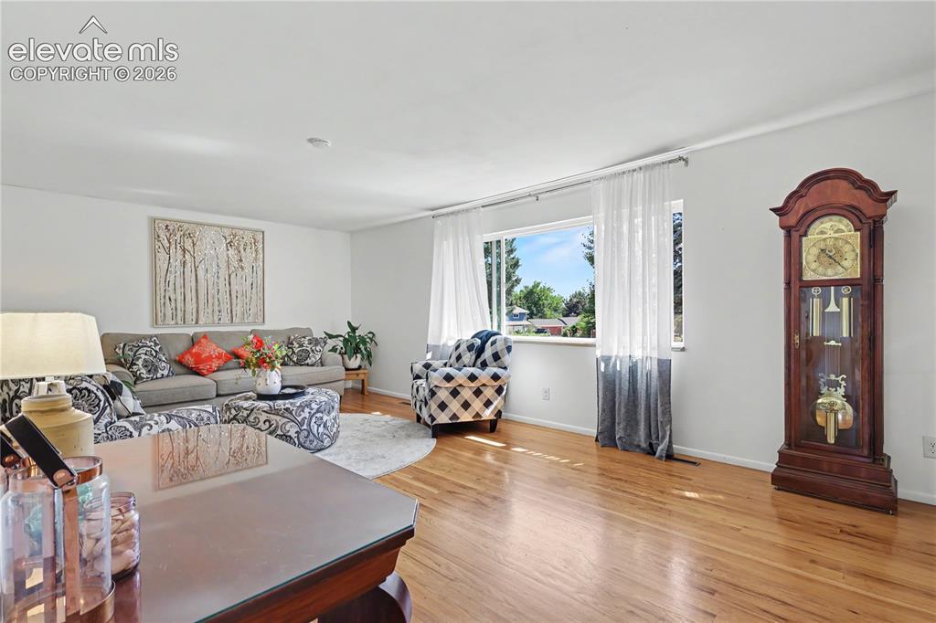 Image 7 of 40: Living Room