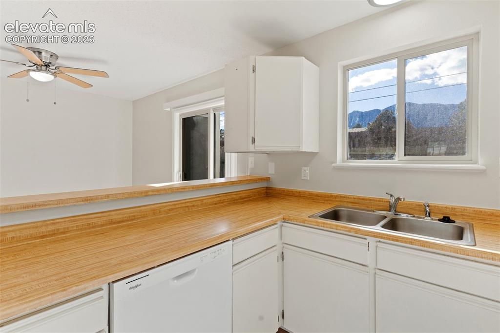 Image 11 of 29: Kitchen