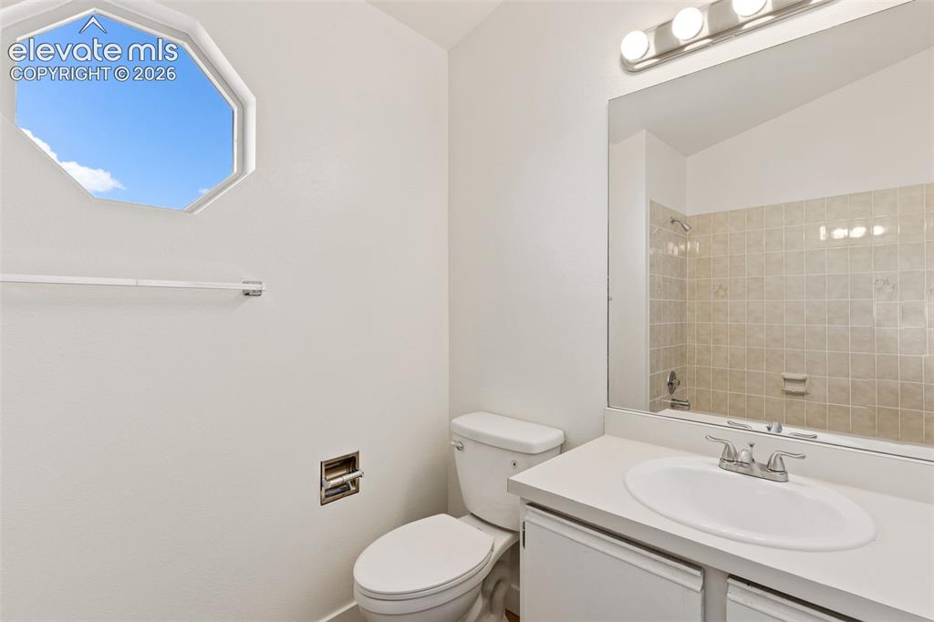Image 18 of 29: Bathroom