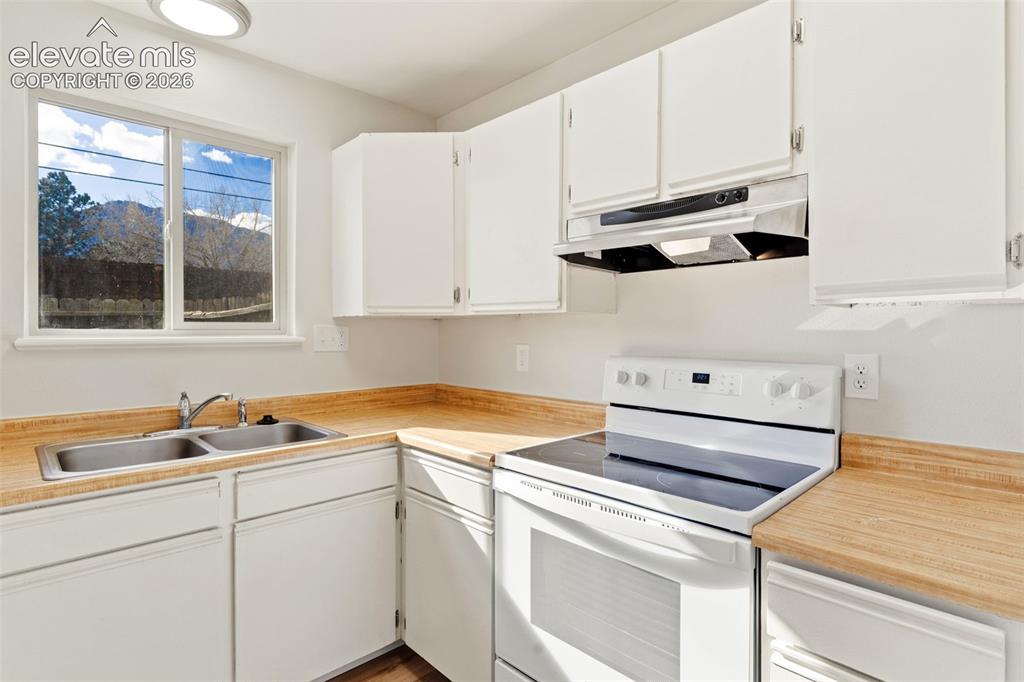 Image 2 of 29: Kitchen
