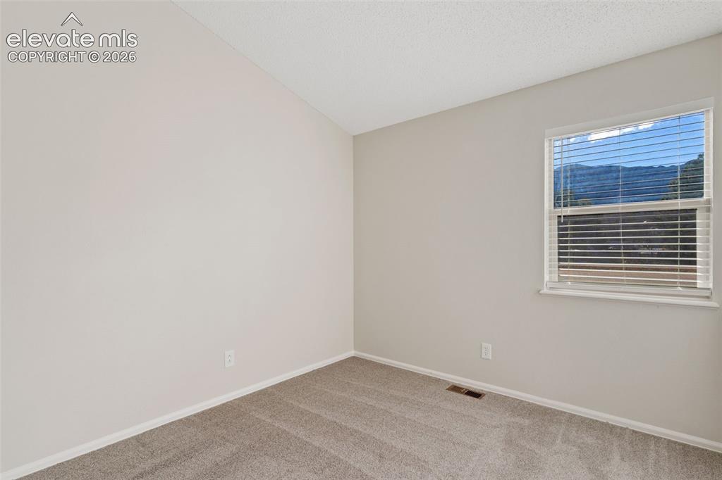 Image 22 of 29: Bedroom
