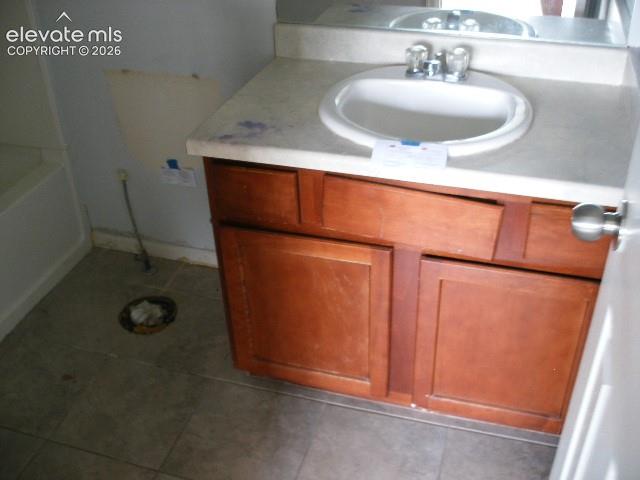 Image 11 of 44: Bathroom