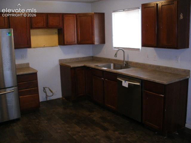 Image 4 of 44: Kitchen