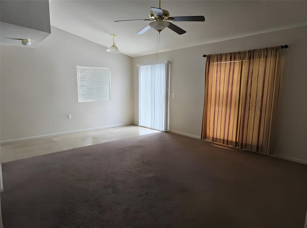 Image 2 of 9: Living Room