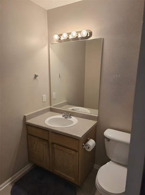 Image 7 of 9: Bathroom